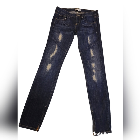 Barely worn distress jeans - Picture 6 of 9